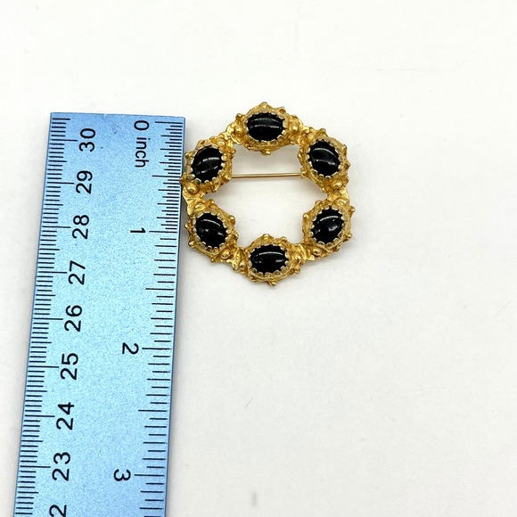 Vintage Gold Tone Brooch Black Cabochons Wreath Pin‎ Costume Jewelry - Picture 2 of 3
